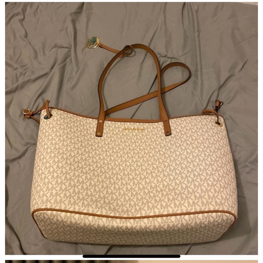 Michael Kors monogram extra large tote bag like new barely used very roomy